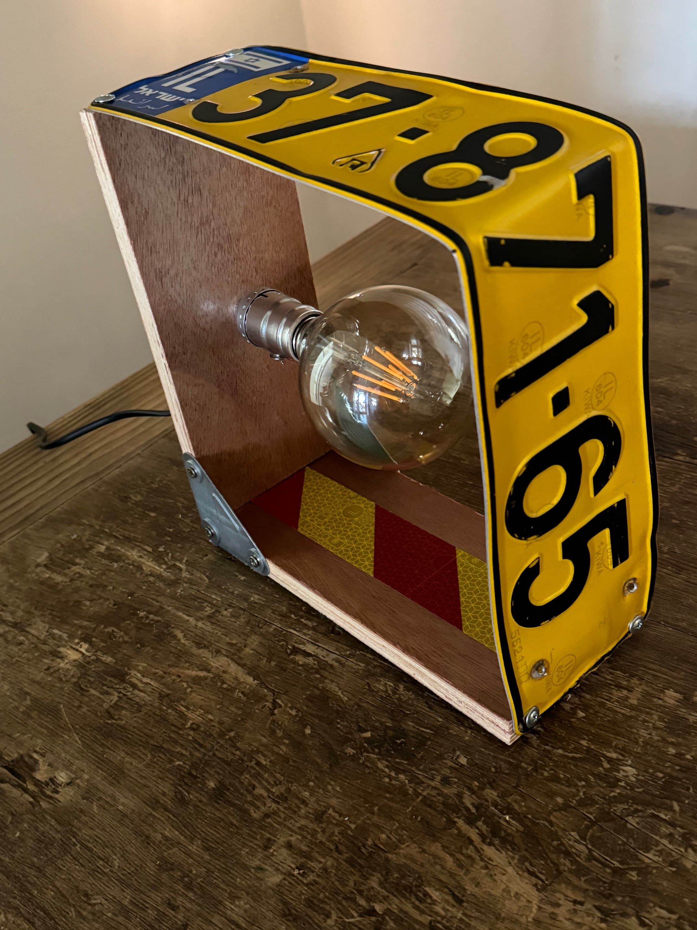 מנורה מלוחית רישוי