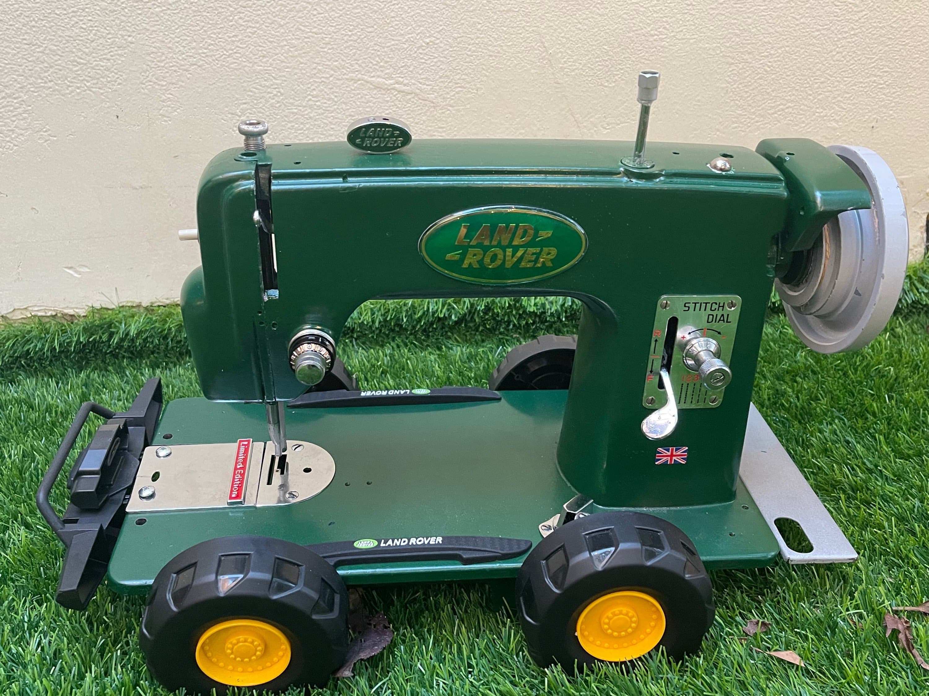 לנדרובר סידרה 1 ממכונת תפירה ישנה